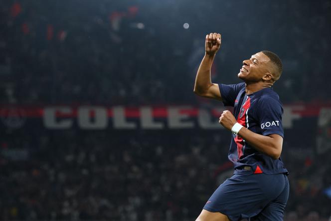 Paris Saint-Germain's French forward #07 Kylian Mbappe punches the air as he celebrates scoring Paris Saint-Germain's third goal during the French L1 football match between Paris Saint-Germain (PSG) and RC Lens at the Parc des Princes Stadium in Paris on August 26, 2023.