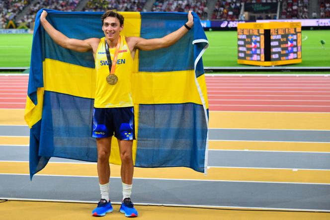 Gold medallist Sweden's Armand Duplantis celebrates after winning in the men's pole vault final during the World Athletics Championships at the National Athletics Centre in Budapest on August 26, 2023.