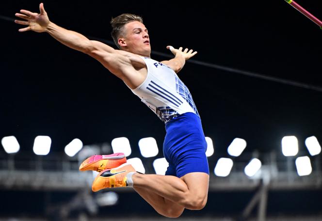 Thibaut Collet a réussi sa finale du saut à la perche, améliorant son propre record de huit centimètres (5,90 mètres). 
