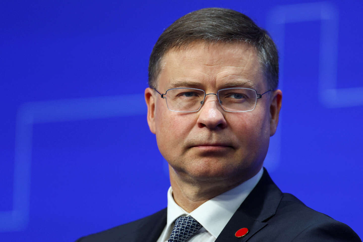 Le vice-président de l’exécutif européen, Valdis Dombrovskis, en opération déminage en Chine