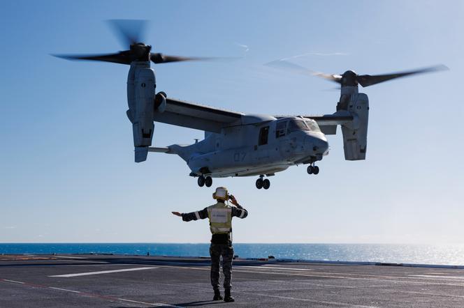 Un Opsrey MV-22 du corps des marines américains lors d’exercices de décollage et d’appontage sur le porte-hélicoptères australien « Adelaide » dans le secteur des îles Whitsunday, le 7 août 2023. 