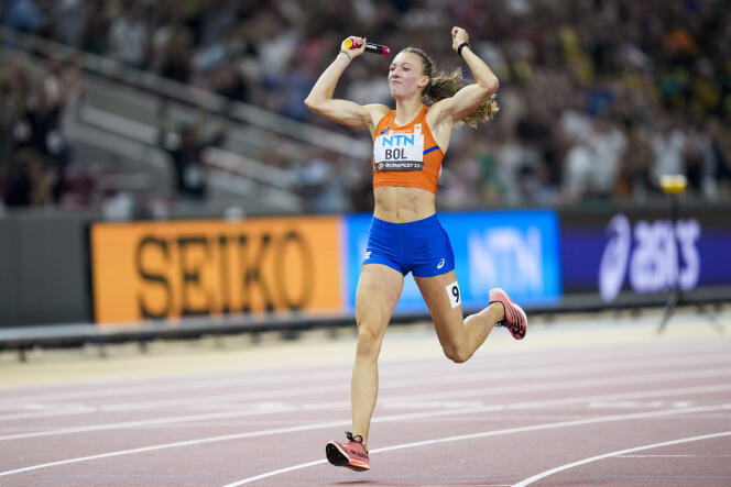Femke Bol y las corredoras de relevos holandesas son campeonas del mundo en 4 x 400 metros. 