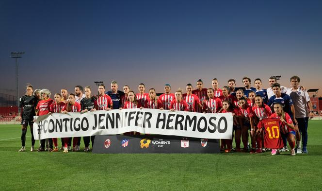 Atletico Madrid players and staff hold a banner in support of Spain's Jennifer Hermoso before the match, Alcala de Henares, Spain, August 26, 2023.