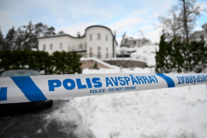 A police tape cordons an area outside a house where Swedish Security Service allegedly arrested two people on suspicions of espionage in a predawn operation in Stockholm, on November 22, 2022. 