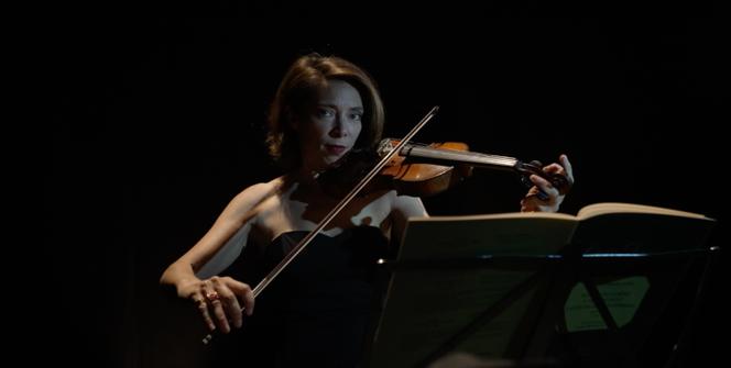The writer and violinist Léonor de Récondo, in Vincennes (Val-de-Marne), in June 2023.