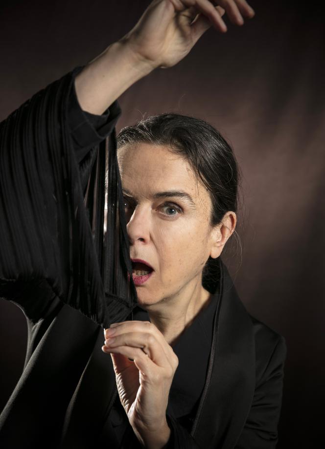 Amélie Nothomb dévoile son roman "Psychopompe" et parle de son parcours