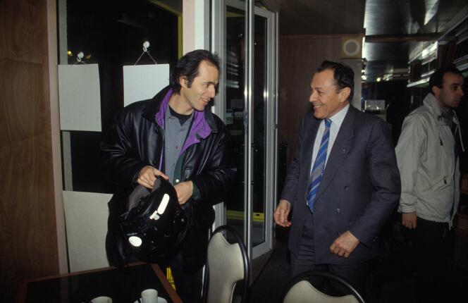 Summit meeting: Jean-Jacques Goldman and Michel Rocard, during the latter's campaign for the legislative elections, in Conflans-Sainte-Honorine (Yvelines), March 25, 1993.