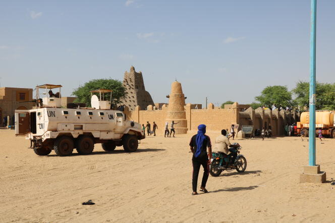 Les forces des Nations unies patrouillent dans les rues de Tombouctou, au Mali, le 26 septembre 2021.