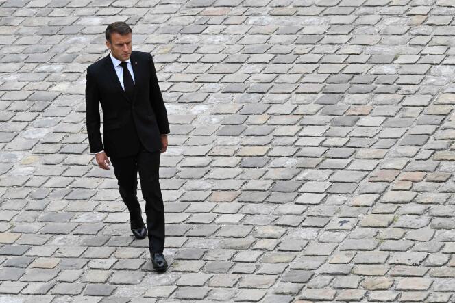 Emmanuel Macron, durante el homenaje nacional a Jean-Louis Georgelin, ex general responsable de la restauración de Notre-Dame de París, en París, el 25 de agosto de 2023.