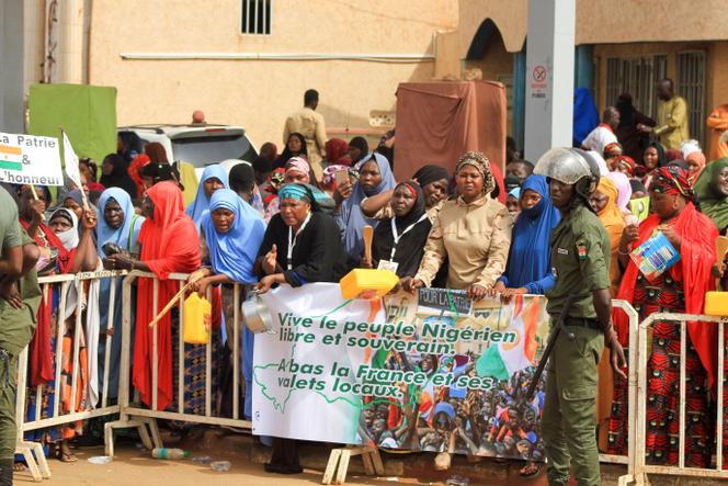 A demonstration in support of Niger's coup leaders, in front of the French army headquarters in Niamey, August 30, 2023.