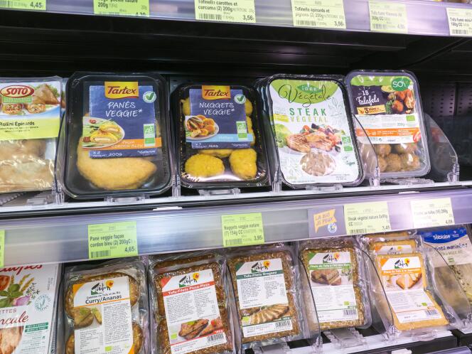 Alternatives végétales à la viande dans un point de vente d'une épicerie Biocoop française.
