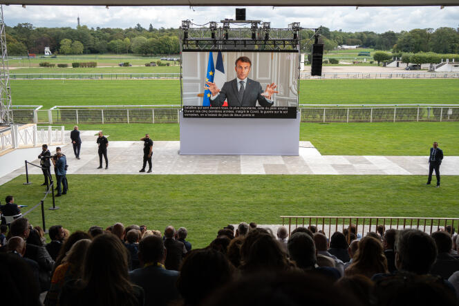Emmanuel Macron Emmanuel Macron lors de son discours en visioconférence, pendant l’université d’été du Medef, le 28 août 2023, à l’hippodrome de Longchamp, à Paris.