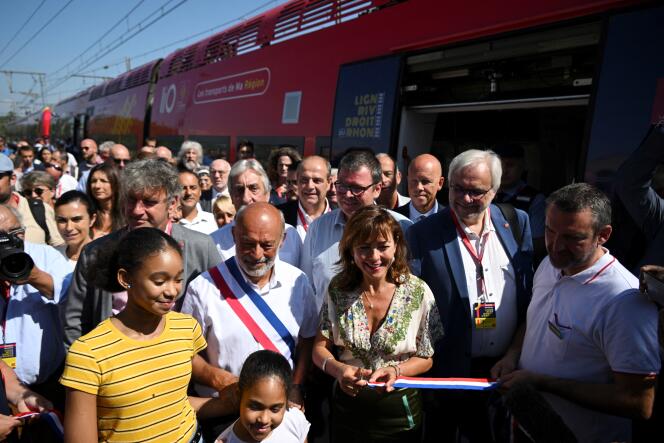 The president of the Occitanie region Carole Delga, on August 28, 2022, with the mayor of Bagnols-sur-Cèze (Gard), Jean-Yves Chapelet, during a ceremony organized after the arrival of the first train for fifty years at the city ​​station.