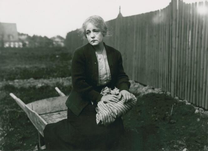 Hilda Borgström dans « Ingeborg Holm » (1913), de Victor Sjöström.
