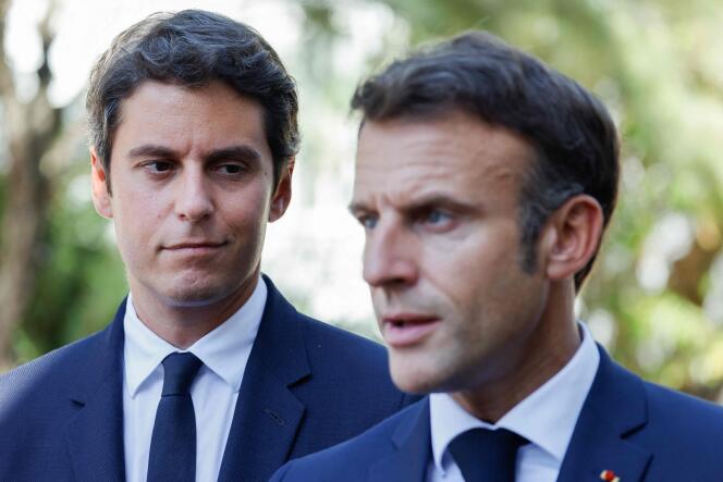 Emmanuel Macron and the Minister of National Education, Gabriel Attal, in Orange, during the visit to a vocational school, September 1, 2023.