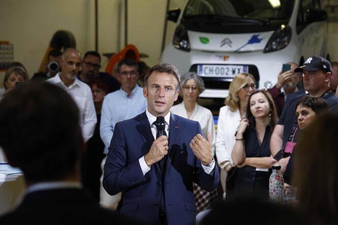 Emmanuel Macron s’adresse aux professeurs du lycée professionnel de l’Argensol, à Orange dans le Vaucluse, le 1er septembre 2023.