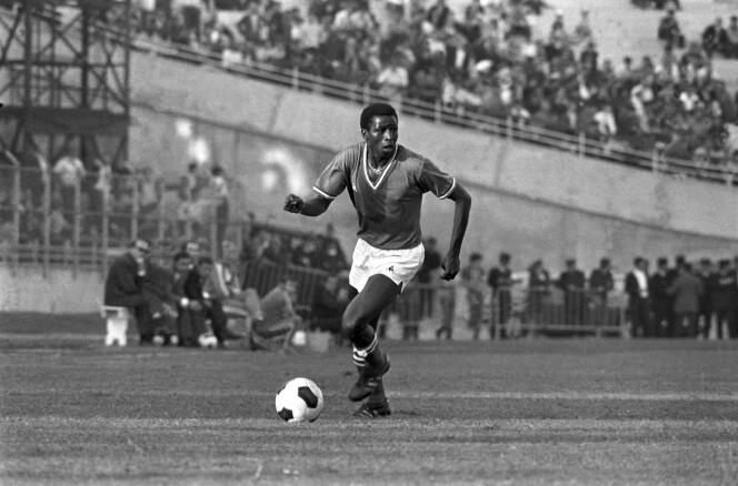 Salif Keita, durante un partido entre el AS Saint-Etienne y el Olympique Lyonnais, en 1969.