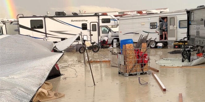 La boue recouvrant le sol du site du festival Burning Man à Black Rock , dans le Nevada, le 1er septembre 2023.