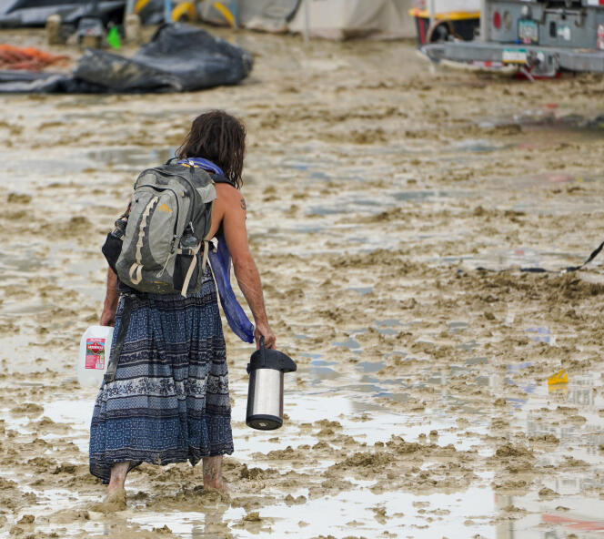 En el festival Burning Man, en Black Rock City, en el desierto de Nevada, el 2 de septiembre de 2023, tras un diluvio de lluvia.