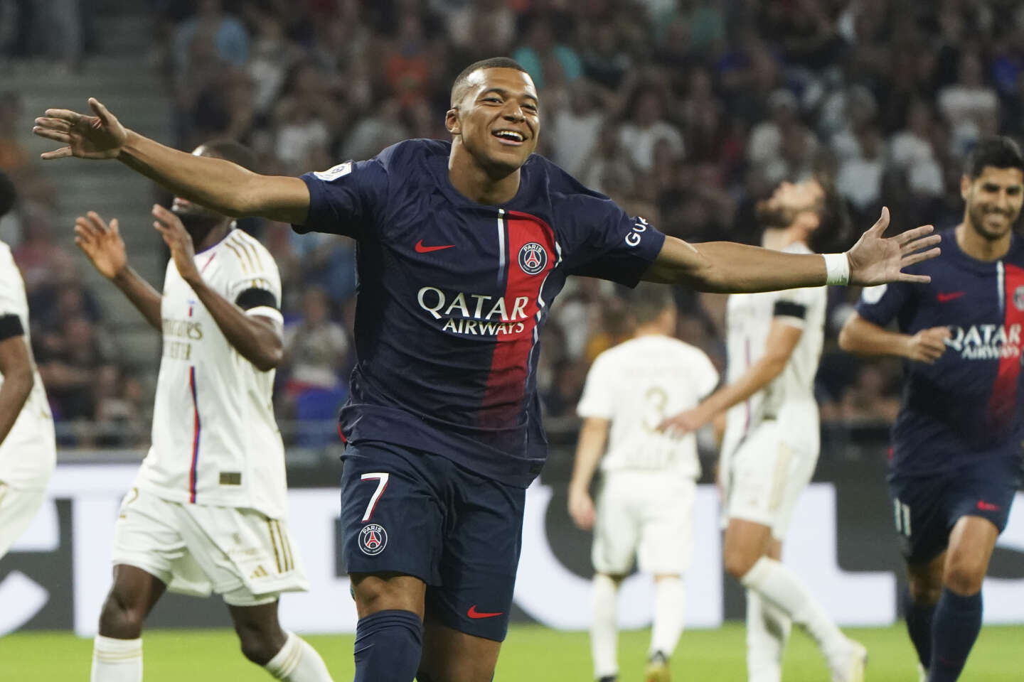 Ligue 1 : le PSG enchaîne et plonge l’Olympique lyonnais dans la crise
