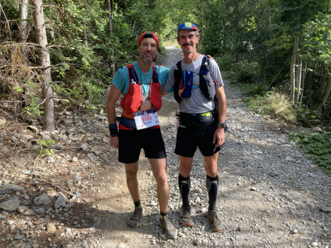 Damien and Arnaud, friends for a few hours on the UTMB 2023 trails.