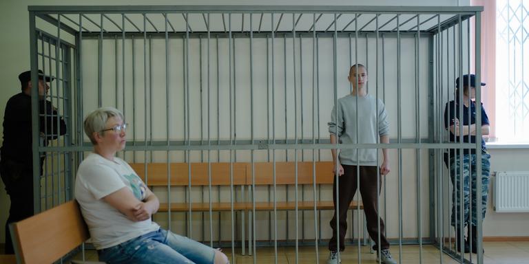 MARY GELMAN FOR LE MONDE 25.08.23, Kirovsk, Leningrad Oblast, the court hearing for Egor Balazeykin, 17 years old, who is charged with attempting to set fire to the military enlistment office and is accused of terrorism, is underway. Sitting beside him on the bench is his mother, Tatiana. Egor's parents and friends are also present at the hearing, MARY GELMAN POUR