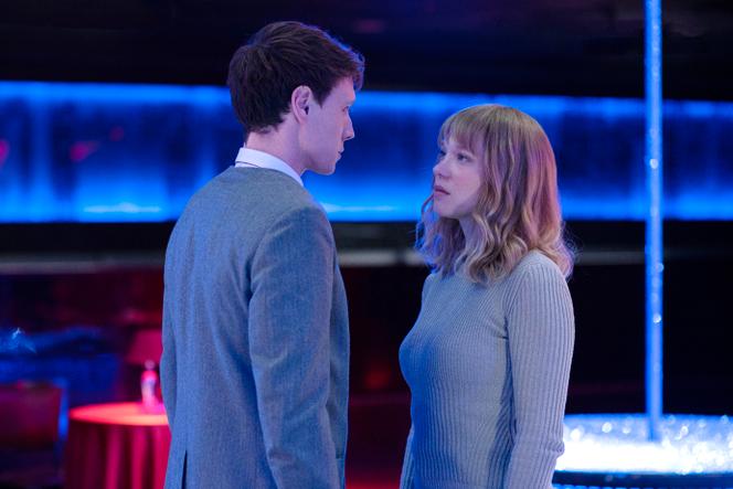 Louis (George MacKay) and Gabrielle (Léa Seydoux), in 