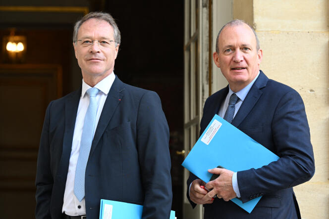 Le président de la Confédération des petites et moyennes entreprises (CPME), François Asselin (à gauche), et le vice-président de la CPME chargé des affaires sociales, Eric Chevee, à Paris, le 12 juillet 2023.