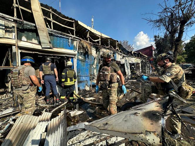 Police officers and rescuers inspect the site of a Russian military strike, amid Russia's attack on Ukraine, in Kostiantynivka, Donetsk region, Ukraine September 6, 2023. 