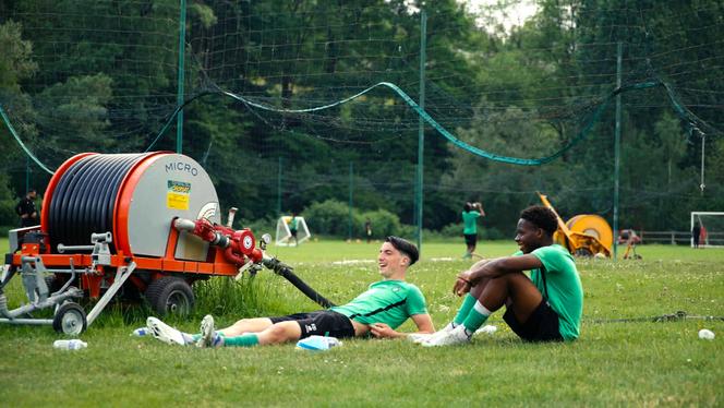 Kilian and Youssef at the AS Saint-Etienne training center, in 2022. Image taken from the documentary “Le Centre” (2022), by Alexandre Donot and Raphaël Rivière.