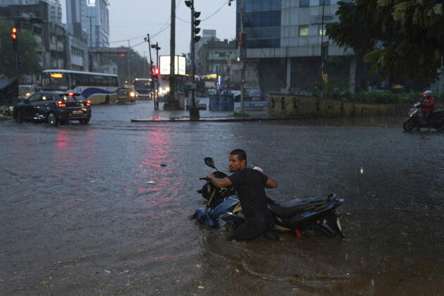 Après de fortes pluies à Hyderabad (Inde) , le 24 juillet 2023. 