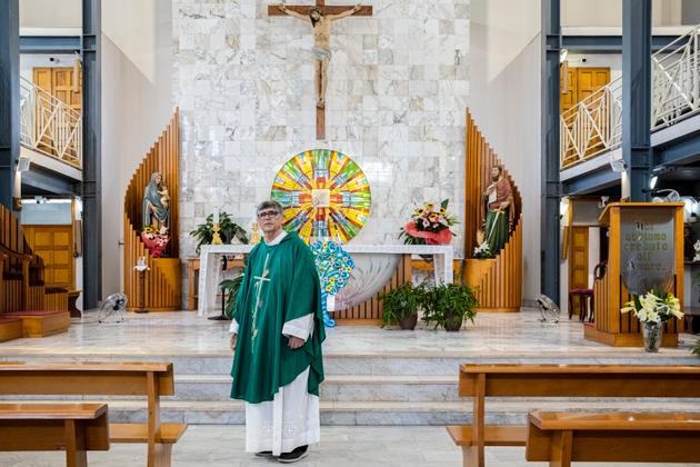 Maurizio Patriciello in his church in Caivano, on the outskirts of Naples (Italy), September 3, 2023.