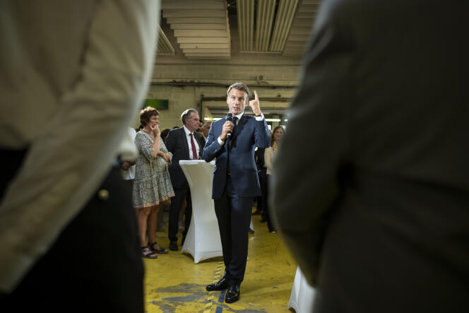 Emmanuel Macron en visite au lycée professionnel de L’Argensol, à Orange (Vaucluse), le 1er septembre 2023.