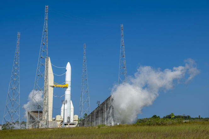 Essai de mise à feu de l’étage principal d’une durée de 4 secondes de la fusée Ariane-6, au Centre spatial guyanais, à Kourou (Guyane), le 5 septembre 2023.