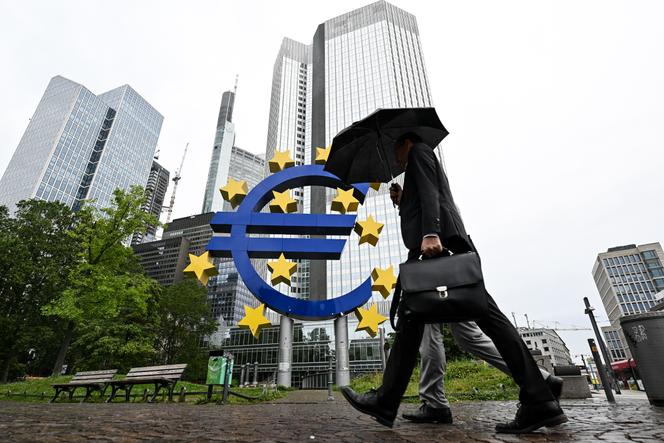 Devant l’ancien bâtiment de la Banque centrale européenne (BCE) à Francfort-sur-le-Main (Allemagne), le 27 juillet 2023.
