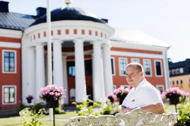 Anders Sjölander, mayor of Härnösand (Sweden), in front of the town hall, August 29, 2023.