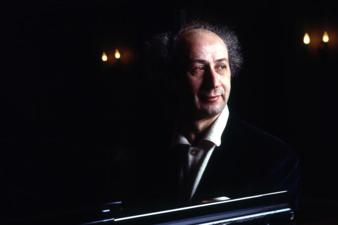 Le pianiste Anatol Ugorski, à Paris, en 1993.