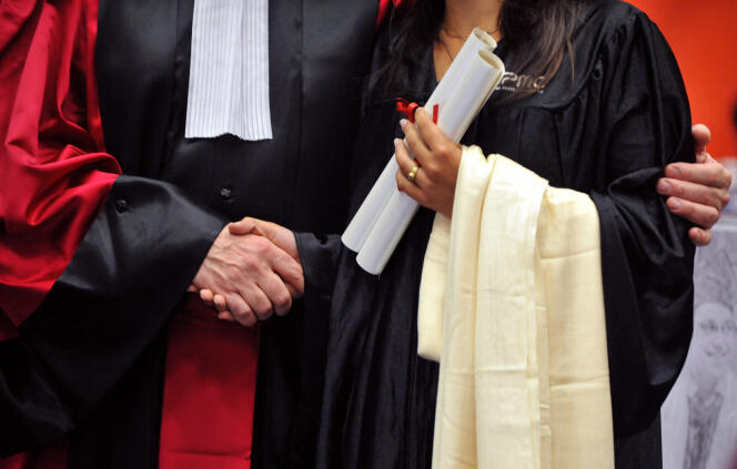 Cérémonie de remise de doctorat, à l’université Paris-VI Pierre-et-Marie-Curie, à Paris, en juin 2009. 