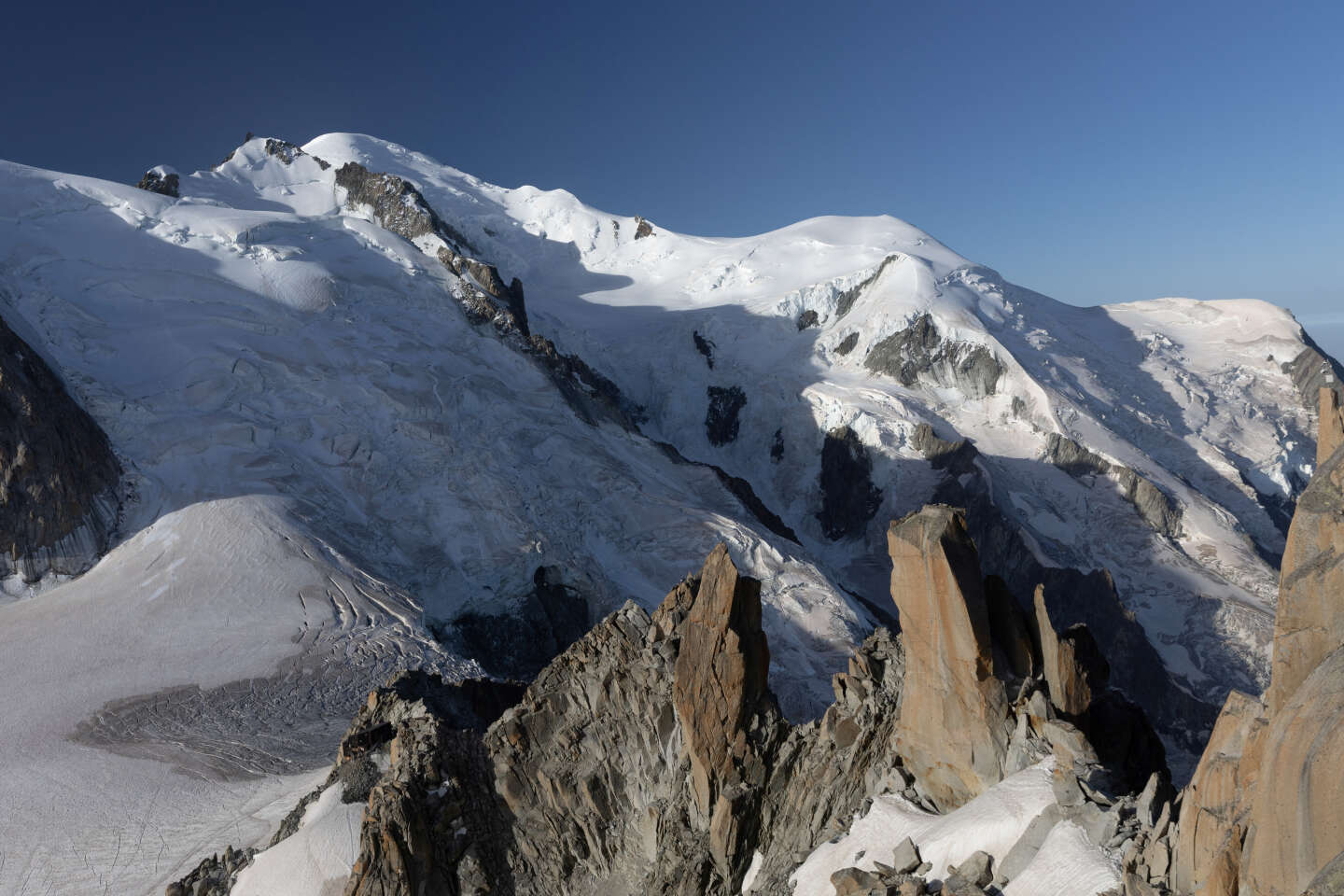 Volgens de laatste schatting bedraagt ​​de hoogte van de Mont Blanc nu 4.805,59 meter