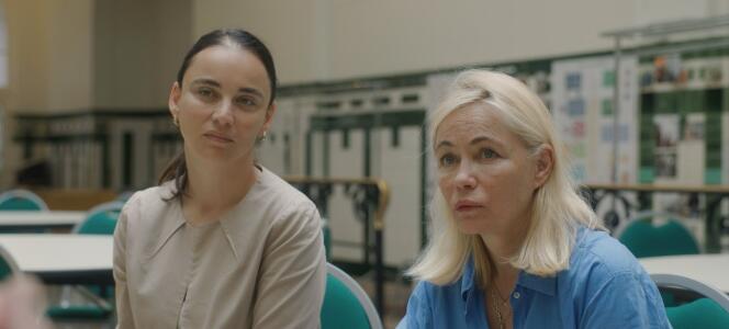 Anastasia Mikova et Emmanuelle Béart dans « Un silence si bruyant ».