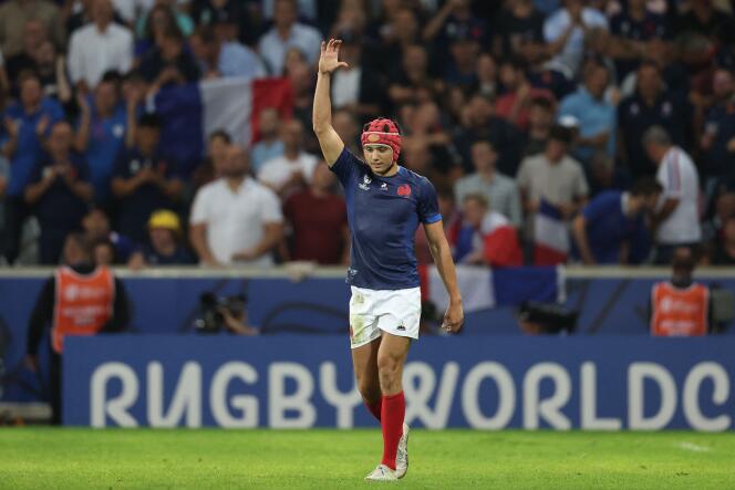 Louis Bielle-Biarrey, après avoir inscrit un essai, lors du match de la Coupe du monde opposant la France à l’Uruguay, le 14 septembre 2023, à Villeneuve-d’Ascq (Nord).
