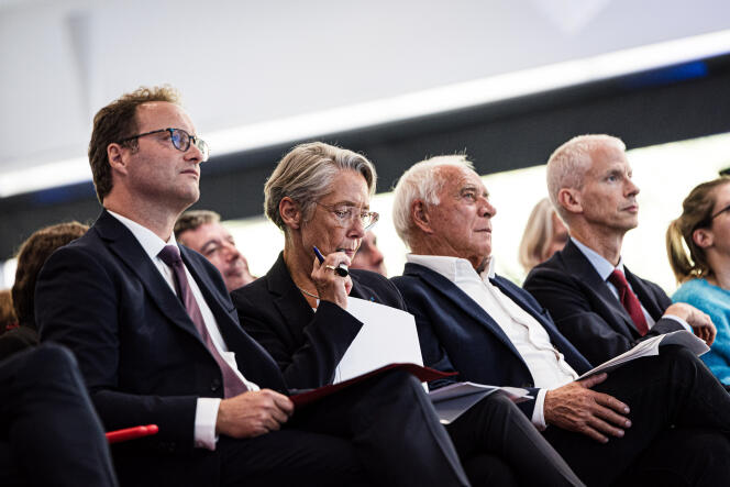 Élisabeth Bourne, surrounded by the deputy Sylvain Mayard and the senator Francois Patriat, presidents of the Renaissance groups in the parliament, in Louvain-Villegreu-Fontaine (Saint-e-Marne), 14 September 2023.