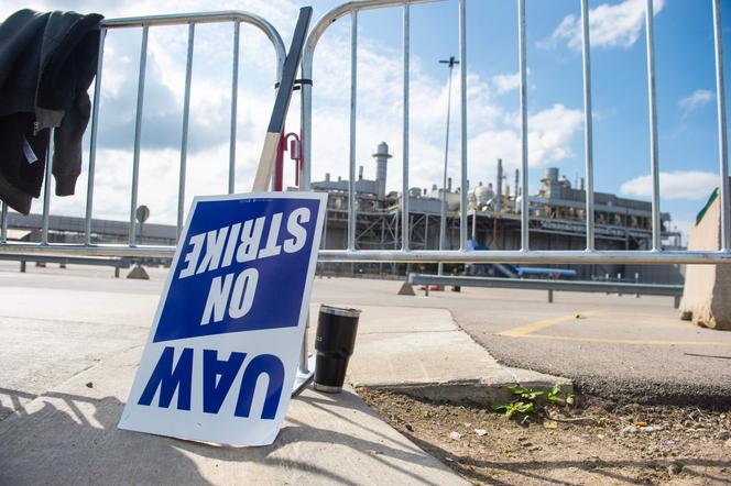 Durante el piquete del United Auto Workers (UAW) frente a una planta de ensamblaje de Ford en Wayne, Michigan, el 15 de septiembre de 2023.