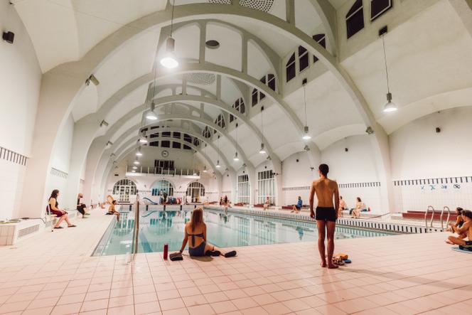 Photo des répétitions d’« Iris », d’Alessandro Sciarroni, à la piscine de la Butte-aux-Cailles, à Paris, le 10 septembre 2023.