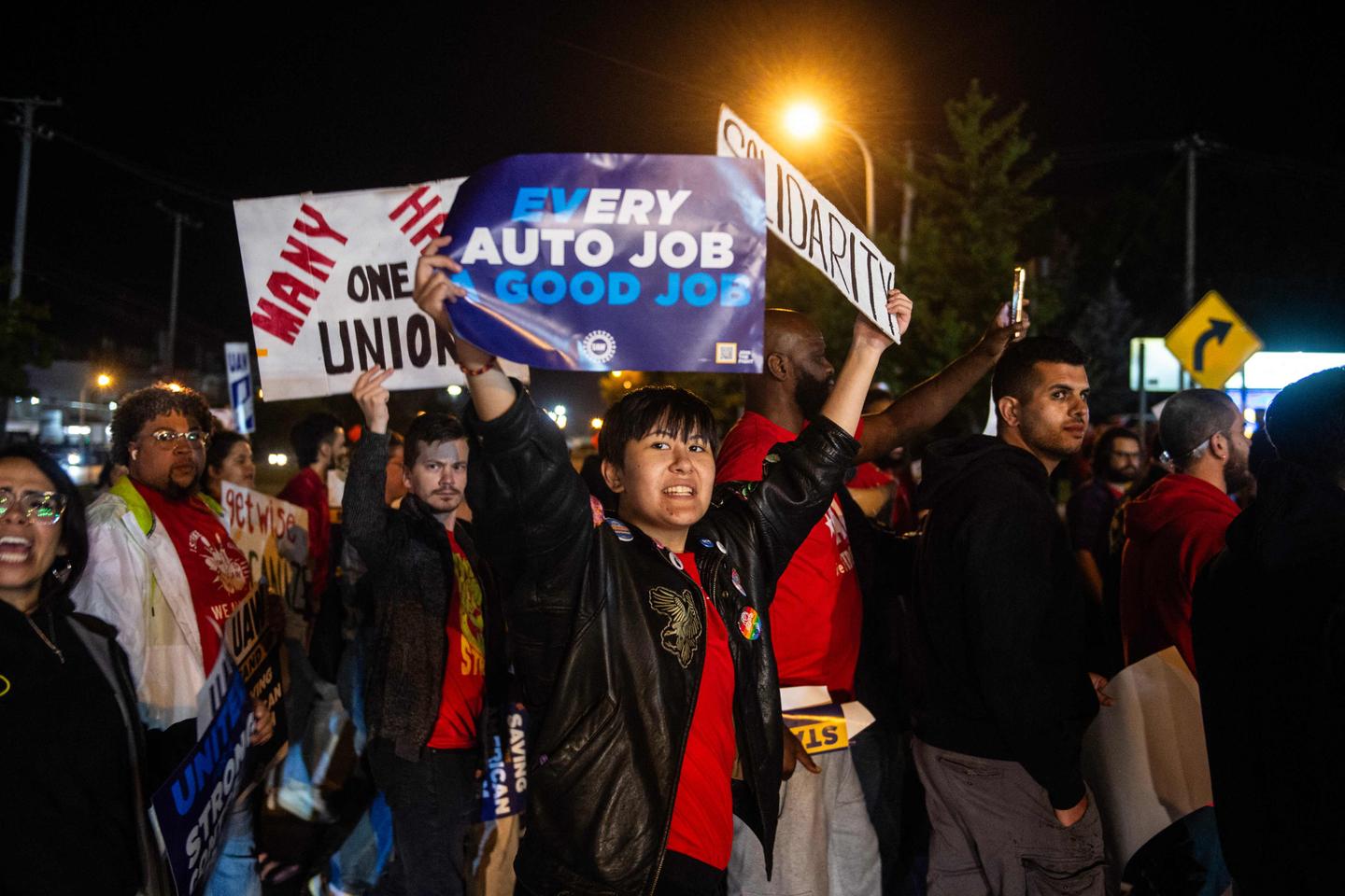 Aux Etats-Unis, trois grands constructeurs automobiles face aux grévistes