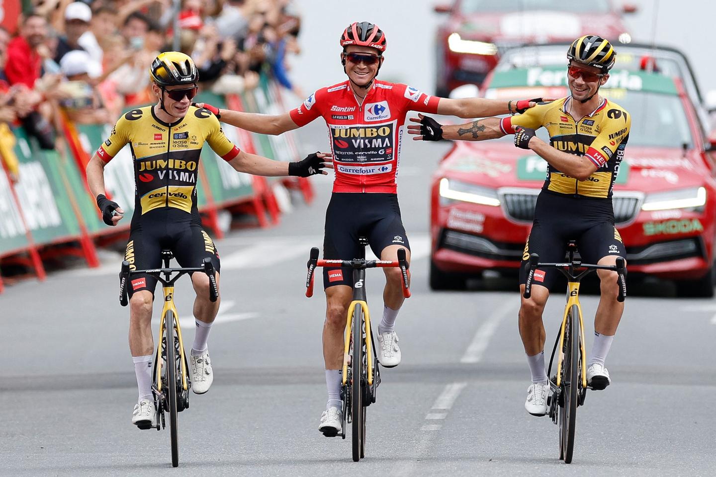 Sepp Kuss remporte le Tour d’Espagne et permet à la Jumbo-Visma de réaliser un triplé inédit sur les grands tours
