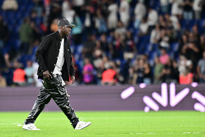 Benjamin Mendy on the lawn of the Parc des Princes, August 12, 2023, before the match between his team Lorient and PSG.
