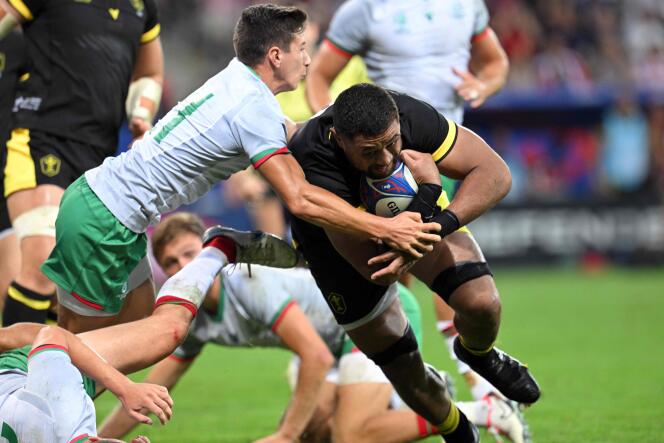 Welsh third row Taulupe Faletau scores the fourth try for the Leek XV, synonymous with attacking bounty, against Portugal, during the Rugby World Cup, in Nice, September 16, 2023. 