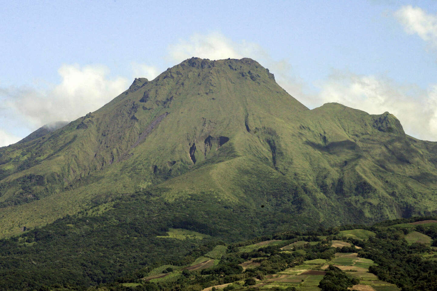 Op Martinique staan ​​de berg Pele en andere toppen in het noorden van het eiland op de Werelderfgoedlijst van UNESCO