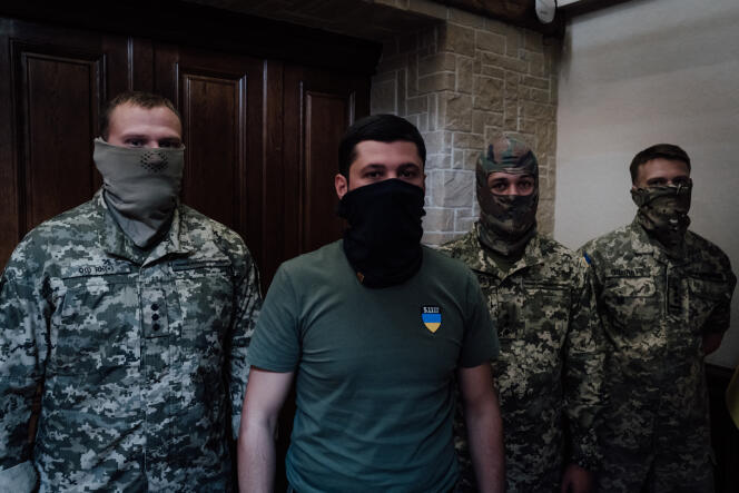 Quatre membres du groupe « Timur » des forces spéciales du GUR, le renseignement militaire ukrainien, en septembre 2023. 